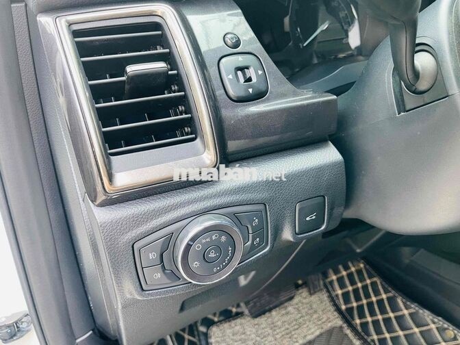 Everest Titanium 4WD 2019 Trắng 1 chủ full hãng