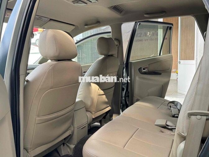 Toyota Innova 2.0G Tự động Bạc 72.000km