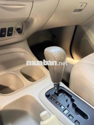 Toyota Innova 2.0G Tự động Bạc 72.000km