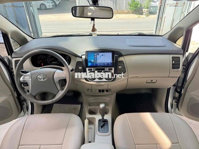Toyota Innova 2.0G Tự động Bạc 72.000km