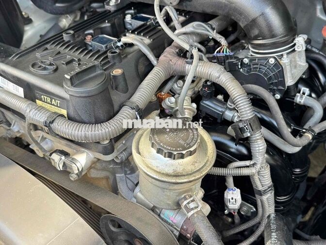 Toyota Innova 2.0G Tự động Bạc 72.000km