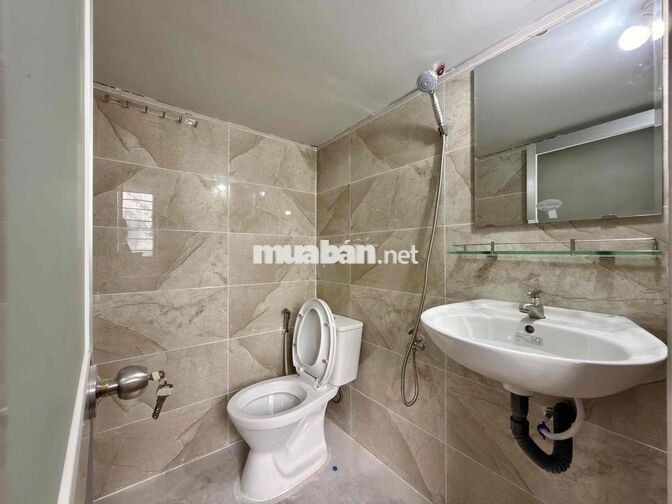 Duplex mới xây cửa sổ trời rộng rãi ở 4 người 4 xe thoải mái