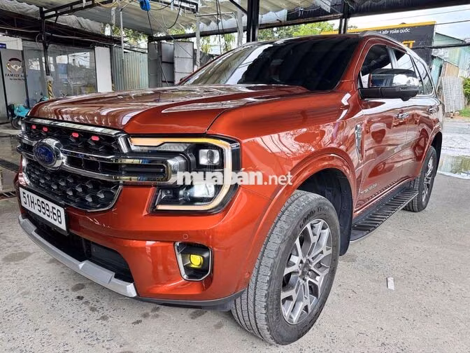 Ford Everest Titanium Plus 2023 2 cầu Tự động