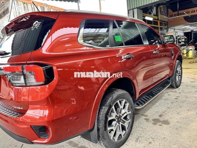 Ford Everest Titanium Plus 2023 2 cầu Tự động