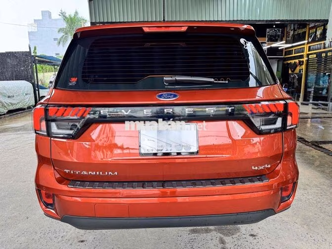 Ford Everest Titanium Plus 2023 2 cầu Tự động