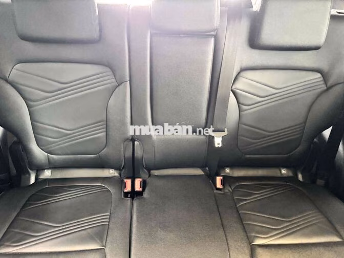 Ford Everest Titanium Plus 2023 2 cầu Tự động