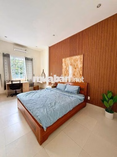 Nhà 4 phòng ngủ gần biển khu Phạm Văn Đồng 