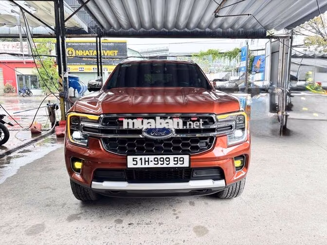 Ford Everest Titanium Plus 2023 2 cầu Tự động