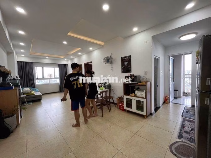 Gia đình cần bán căn hộ 2pn có sổ hồng chỉ 2,4 tỷ