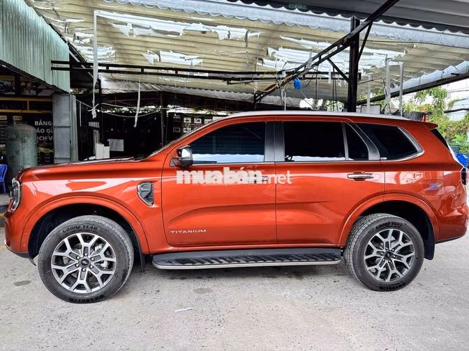 Ford Everest Titanium Plus 2023 2 cầu Tự động