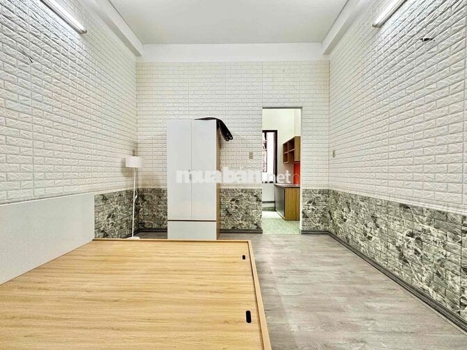 STUDIO CỬA SỔ TRỜI THOÁNG MÁT GẦN HUFLIT BA GIA