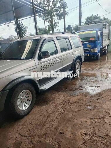 Ford Everest 2005 Số sàn Ghi vàng 7 chỗ