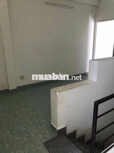 cho thuê tầng 2  của căn nhà , có lối đi riêng