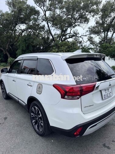 Mitsubishi Outlander 2020 premium odo 3v7