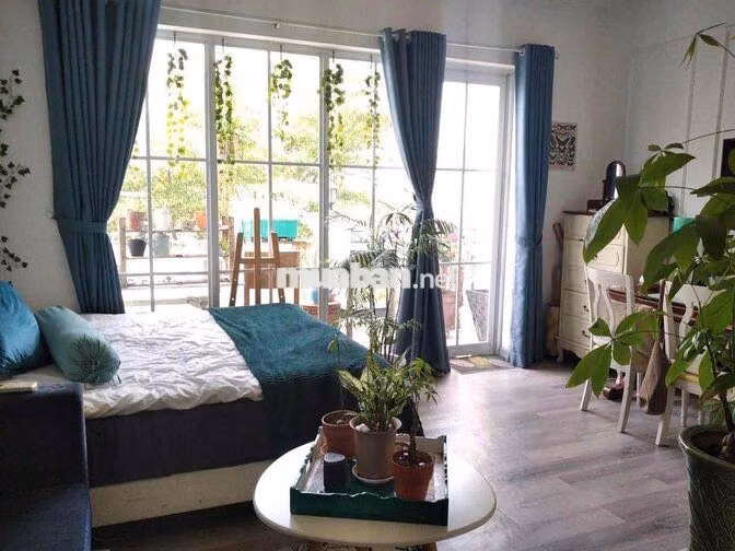CHO THUÊ CĂN HỘ BAN CÔNG STYLE SIÊU THƠ Ở TRẦN HƯNG ĐẠO QUẬN 1 GIÁ RẺ