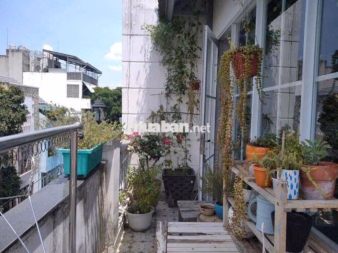 CHO THUÊ CĂN HỘ BAN CÔNG STYLE SIÊU THƠ Ở TRẦN HƯNG ĐẠO QUẬN 1 GIÁ RẺ