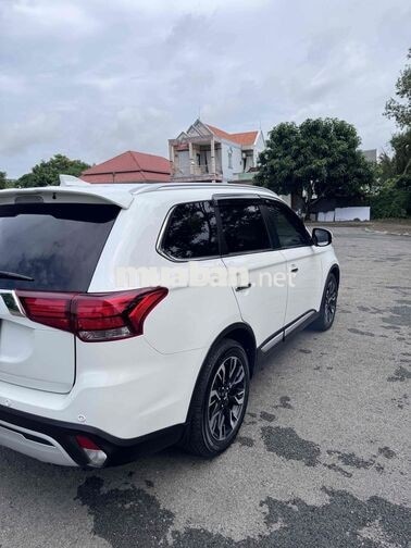 Mitsubishi Outlander 2020 premium odo 3v7