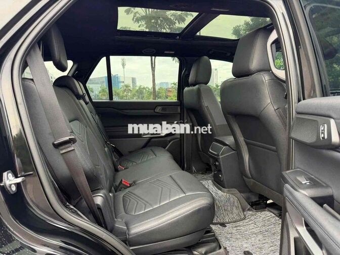 Ford Everest Titanium Plus 2.0L 4x4 AT 2025 Đen