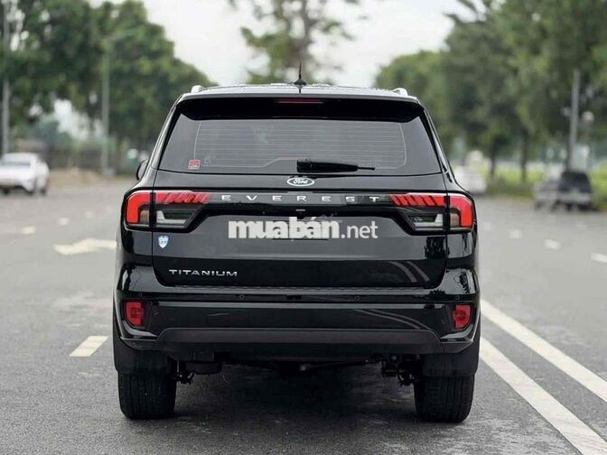 Ford Everest Titanium Plus 2.0L 4x4 AT 2025 Đen