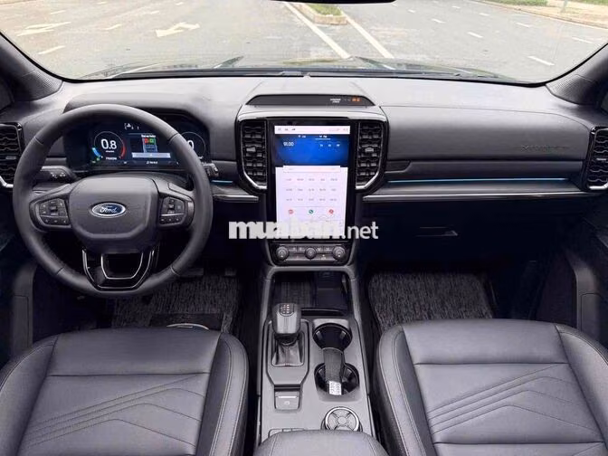 Ford Everest Titanium Plus 2.0L 4x4 AT 2025 Đen
