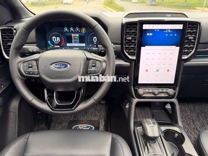 Ford Everest Titanium Plus 2.0L 4x4 AT 2025 Đen