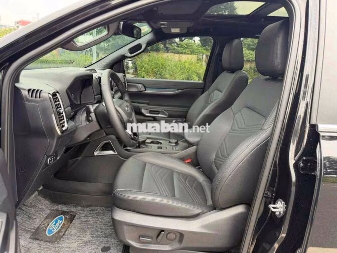 Ford Everest Titanium Plus 2.0L 4x4 AT 2025 Đen