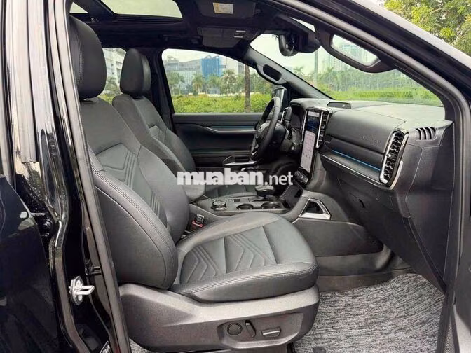 Ford Everest Titanium Plus 2.0L 4x4 AT 2025 Đen