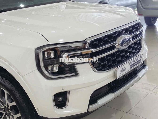 Ford Everest Titanium 4x4 2024 Trắng 7 chỗ