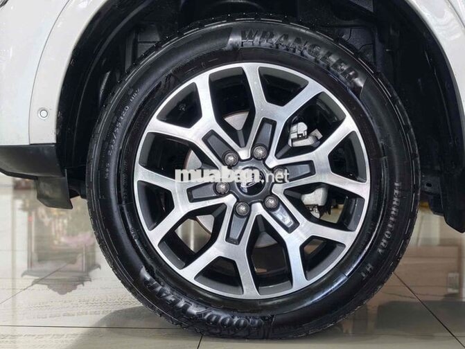 Ford Everest Titanium 4x4 2024 Trắng 7 chỗ
