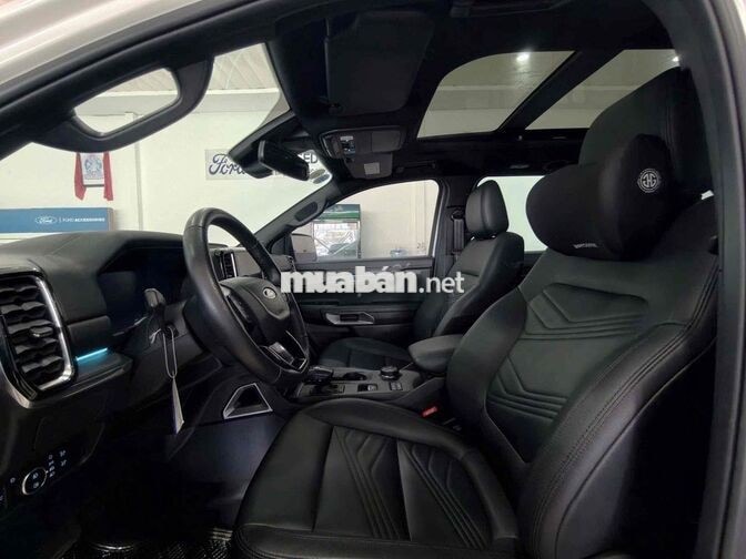 Ford Everest Titanium 4x4 2024 Trắng 7 chỗ
