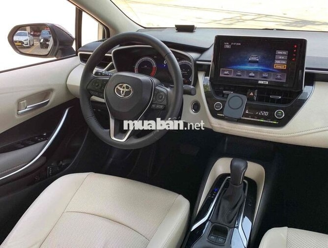 Toyota Corolla Altis 1.8V 2025 Trắng 15.000 km