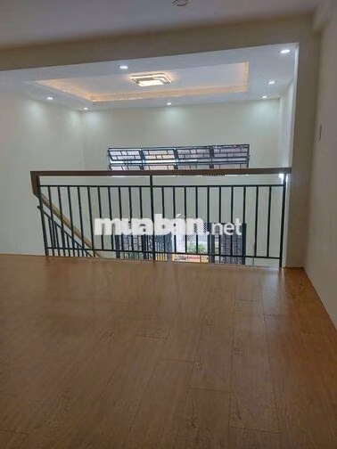 Phú Nhuận 1/  dtcn: 61m2, ngang 4.02 nở hậu 4.23 x15m , 3 tầng hc đủ 