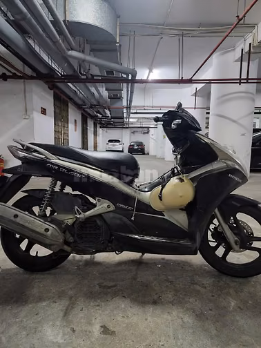 CHÍNH CHỦ BÁN XE HONDA AIR BLADE ĐEN 2011 GIÁ 10TR
