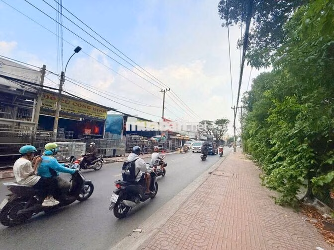 BÁN NHÀ 584 BÌNH LONG 188,2M2, NGANG 4, DÀI 48 SÁT AEON TÂN PHÚ 11,8TỶ