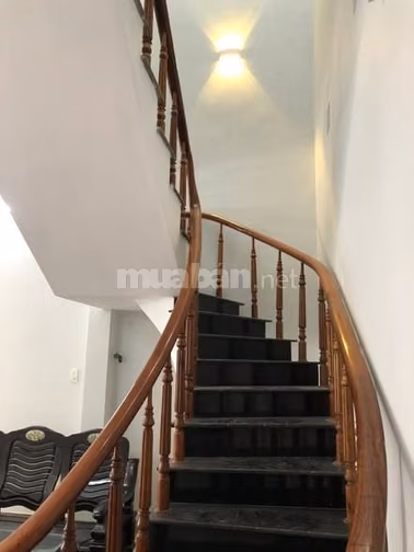 CHO THUÊ NHÀ NGUYÊN CĂN 2 TẦNG ĐƯỜNG VŨ HỮU – HOÀ CƯỜNG-15TR