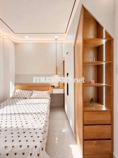 PHÚ NHUẬN - DT:40 m2-5 Phút ra Q.1 - HẺM THÔNG - 2 TẦNG - 3PN (PN TRỆT