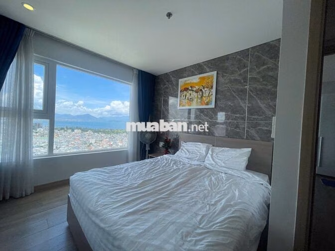 Cần bán căn góc Fhome 2pn tầng cao view đẹp ngay trung tâm thành phố