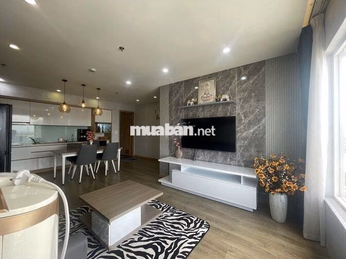 Cần bán căn góc Fhome 2pn tầng cao view đẹp ngay trung tâm thành phố