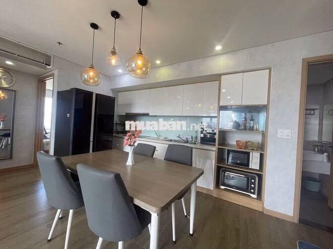Cần bán căn góc Fhome 2pn tầng cao view đẹp ngay trung tâm thành phố