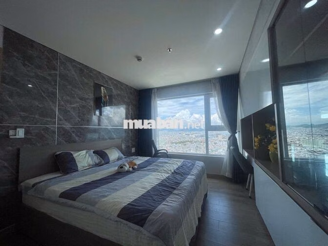 Cần bán căn góc Fhome 2pn tầng cao view đẹp ngay trung tâm thành phố