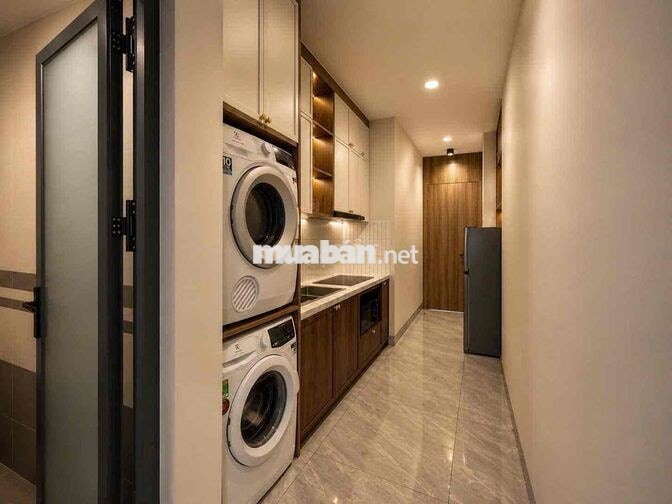 CHO THUÊ STUDIO BAN CÔNG ĐI BỘ QUA UEH CSB