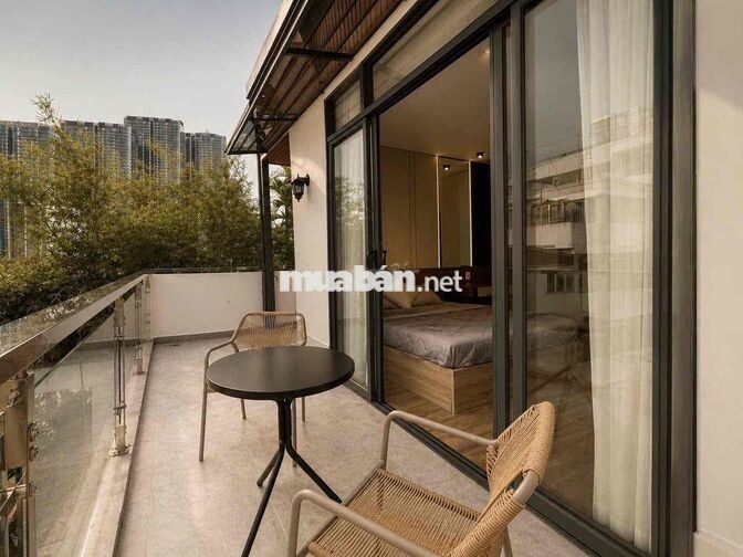 CHO THUÊ STUDIO BAN CÔNG ĐI BỘ QUA UEH CSB