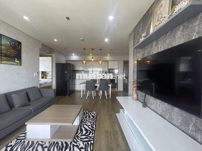 Cần bán căn góc Fhome 2pn tầng cao view đẹp ngay trung tâm thành phố