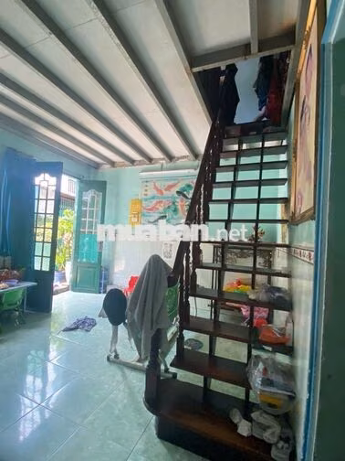 Cho thuê MTKD khu Chợ Hoa. DT: 4 x 16. Trệt + Lửng. Giá: 12 Triệu TL