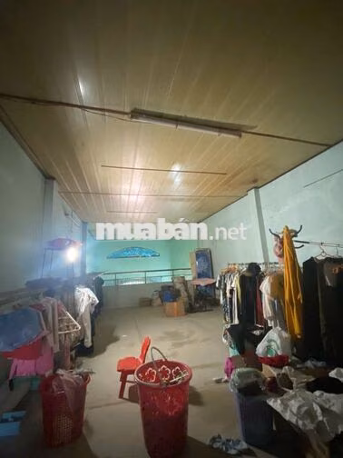 Cho thuê MTKD khu Chợ Hoa. DT: 4 x 16. Trệt + Lửng. Giá: 12 Triệu TL