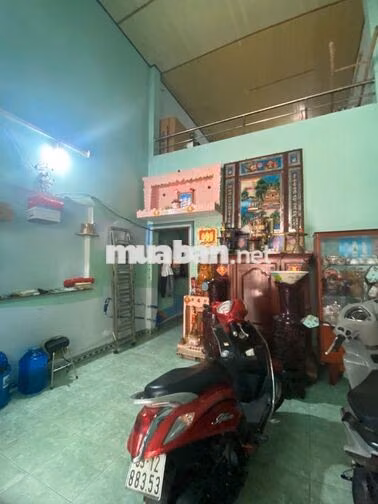 Cho thuê MTKD khu Chợ Hoa. DT: 4 x 16. Trệt + Lửng. Giá: 12 Triệu TL