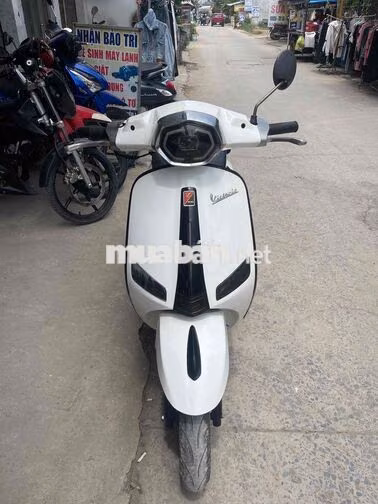 Victoria Vespa 50 2023 Trắng
