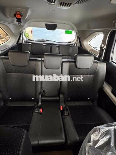 Toyota Veloz Cross Trắng 7 chỗ