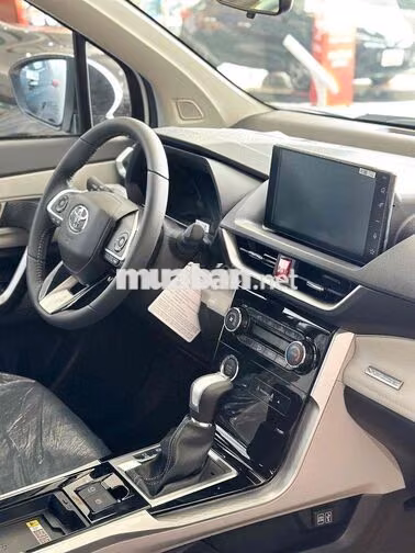 Toyota Veloz Cross Trắng 7 chỗ