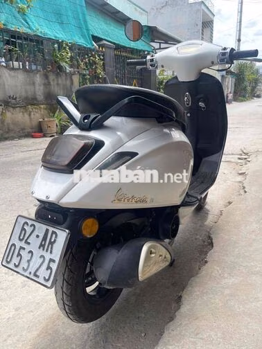 Victoria Vespa 50 2023 Trắng
